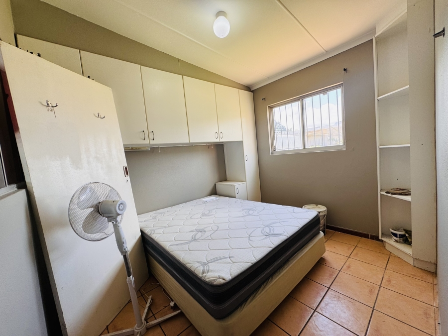To Let 4 Bedroom Property for Rent in Harbour Island Western Cape